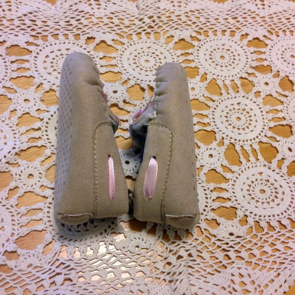 Baby Rising Star Moccasins, pretty pink detail